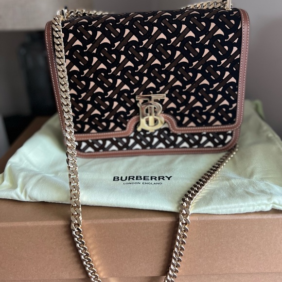 Limited edition Burberry chain linked cross body handbag. - Picture 2 of 7